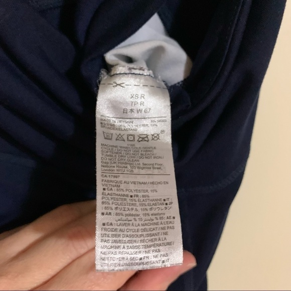 GapFit Athletic Soft Comfortable Yoga Navy Floral Print Leggings. Size XS - Picture 10 of 12